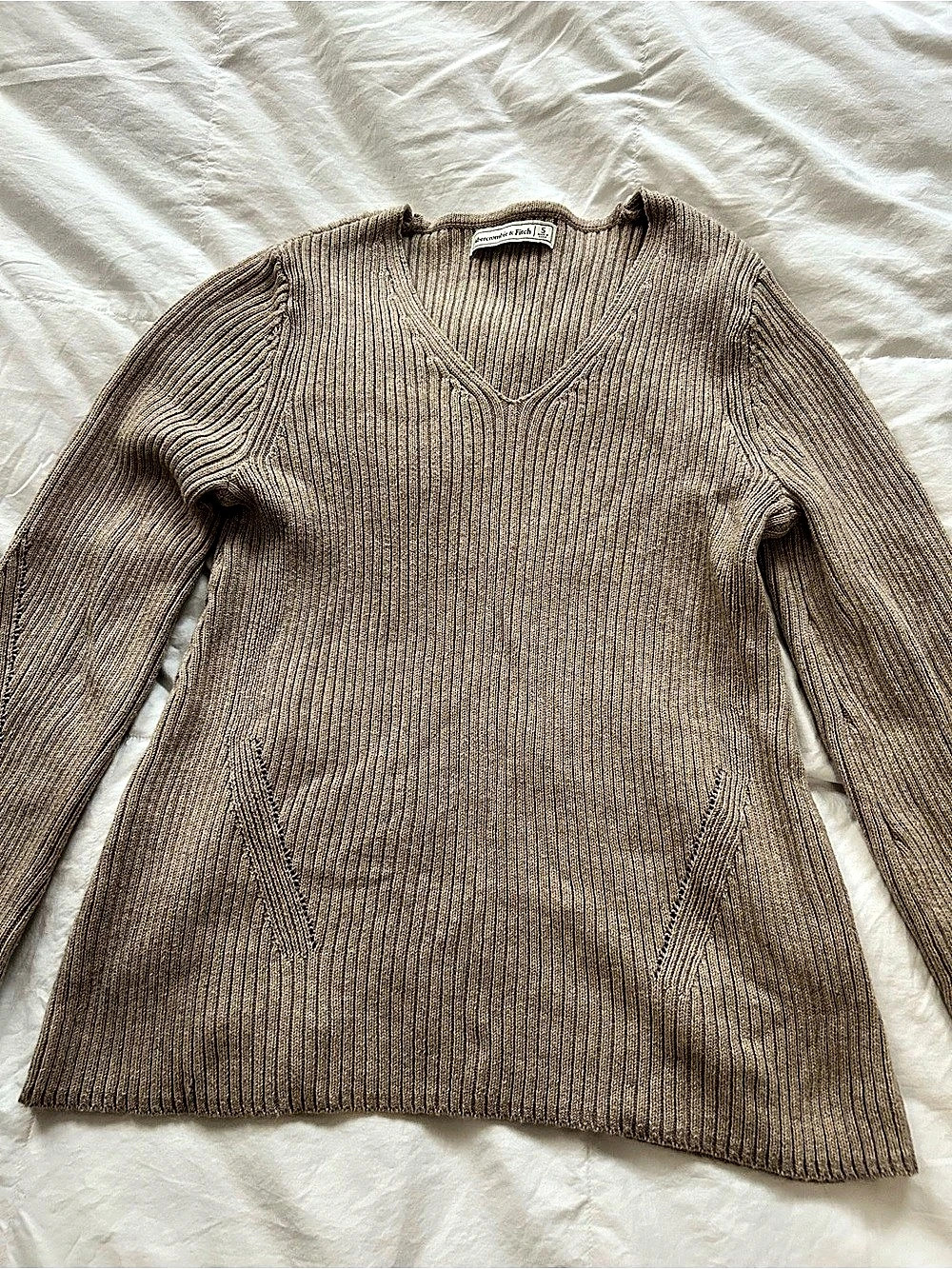 Abercrombie & Fitch V-Neck Knit Sweater in Light Brown Size Small